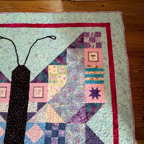 Beautiful Handmade butterfly patch quilt 64 x 65” - Picture 6 of 10